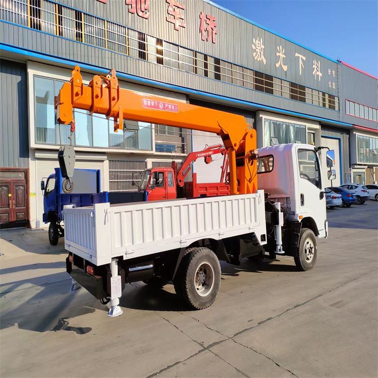 靖宇县三轮随车吊定制 农用改装机自备吊中瑞长期出售